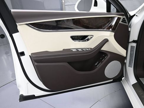 New 2026 Bentley Flying Spur Plug-In Hybrid AWD/4WD image 15