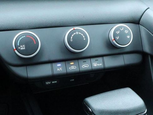 New 2025 Hyundai Elantra SE image 12