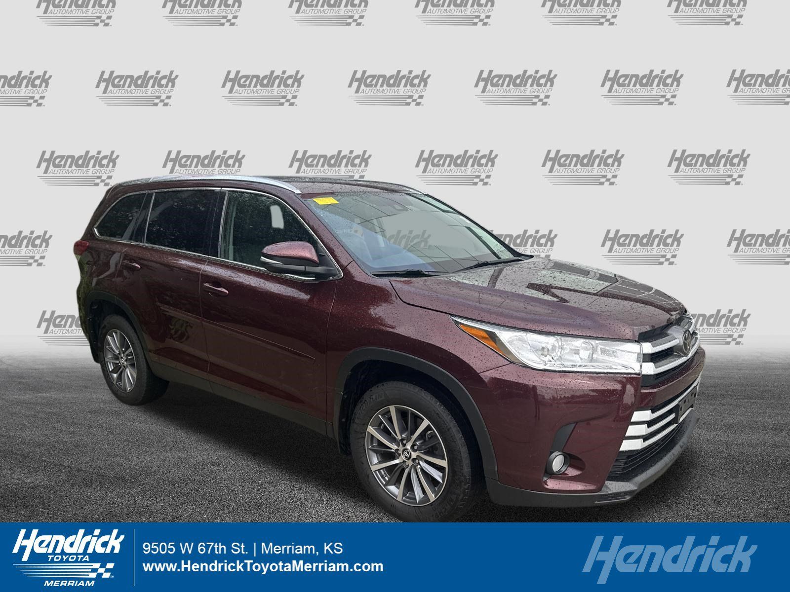 Used 2019 Toyota Highlander XLE AWD/4WD image 1