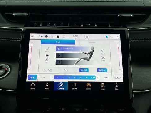 Used 2024 Jeep Grand Cherokee Overland w/ Adv Protech Group III image 27