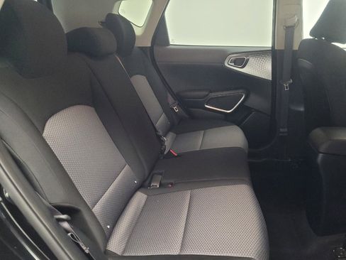 Used 2023 Kia Soul LX w/ LX Technology Package image 19