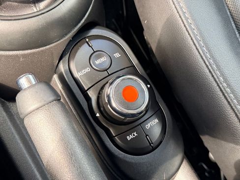 Used 2017 MINI Cooper 4-Door Hardtop image 23