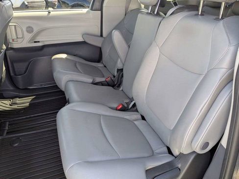 Used 2024 Toyota Sienna XLE FWD image 14