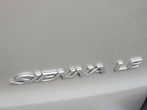 Used 2001 Toyota Sienna XLE image 22