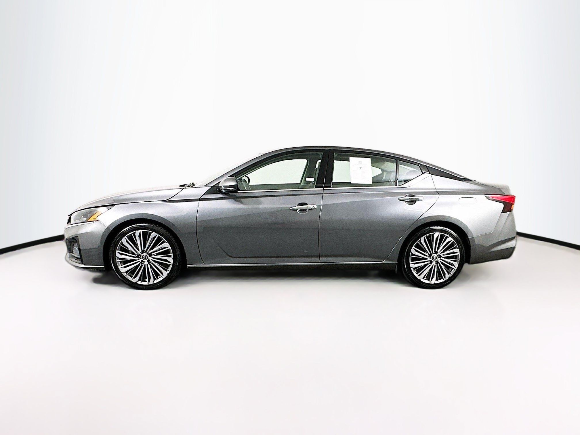 Used 2023 Nissan Altima 2.5 SL FWD image 4