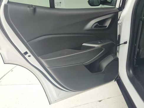 Used 2025 Chevrolet Trax LT w/ Driver Confidence Package FWD image 26
