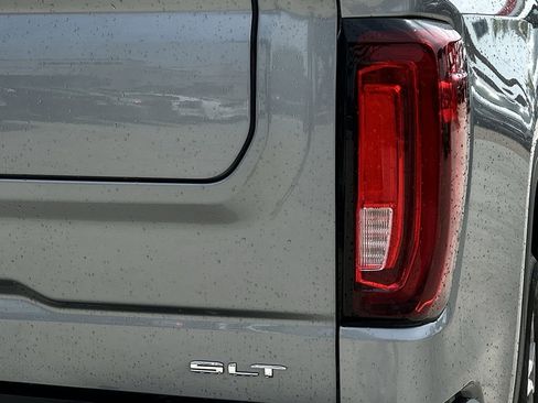 Used 2025 GMC Sierra 1500 SLT image 7