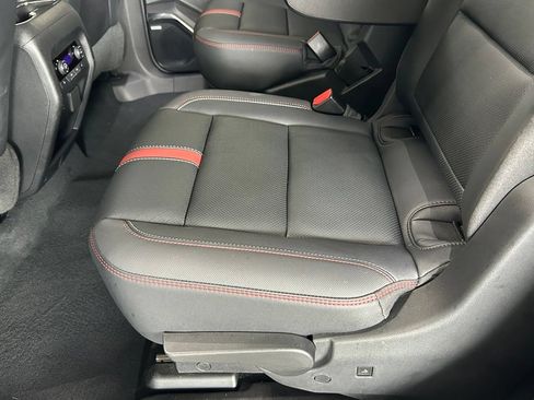 Used 2024 Chevrolet Traverse RS FWD image 54