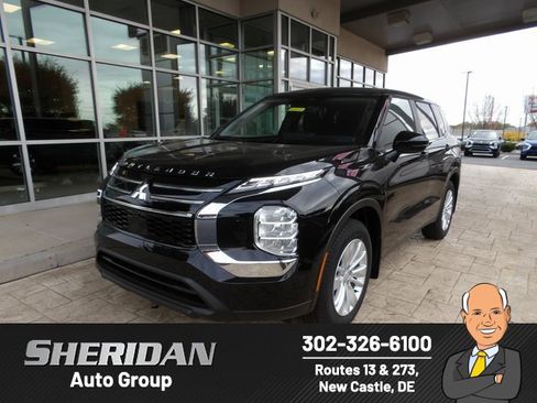 New 2025 Mitsubishi Outlander ES image 1