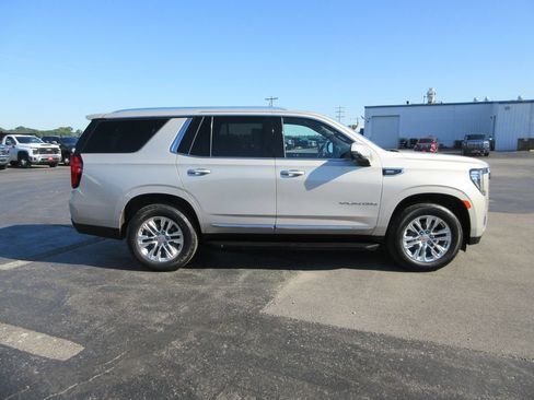 Certified 2022 GMC Yukon SLT w/ SLT Premium Package AWD/4WD image 5