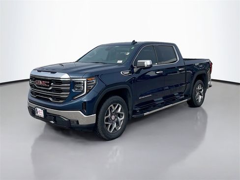 Used 2023 GMC Sierra 1500 SLT image 3