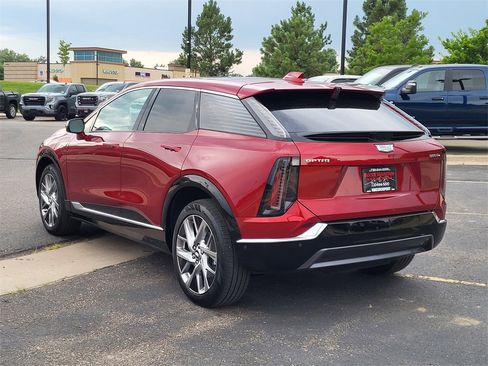 Used 2025 Cadillac Optiq Luxury 1 image 7