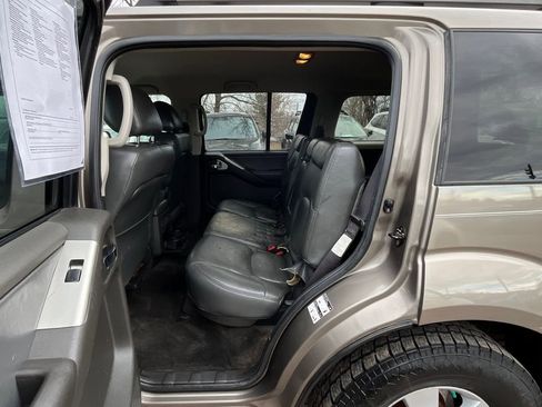 Used 2005 Nissan Pathfinder SE w/ (S01) Side Air Bags Pkg image 18