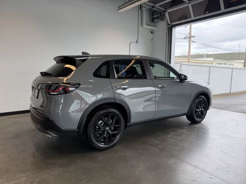 Used 2025 Honda HR-V Sport image 3