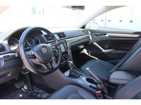 Used 2017 Volkswagen Passat 1.8T SE FWD image 9