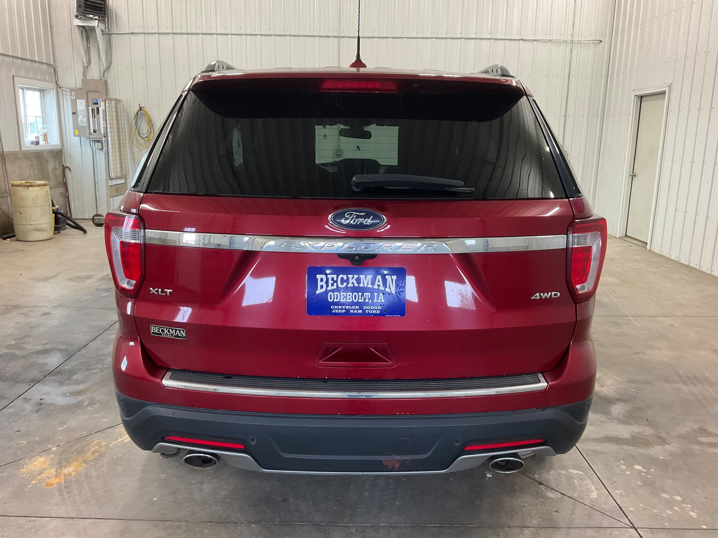 Used 2018 Ford Explorer XLT w/ Equipment Group 202A AWD/4WD image 4