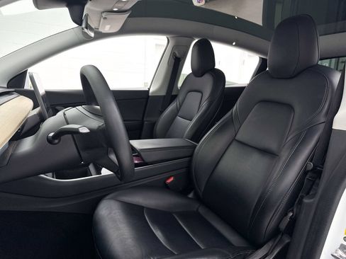 Used 2020 Tesla Model Y Long Range image 17