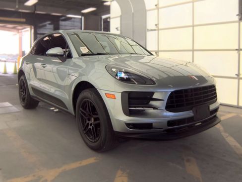 Used 2021 Porsche Macan AWD/4WD image 3