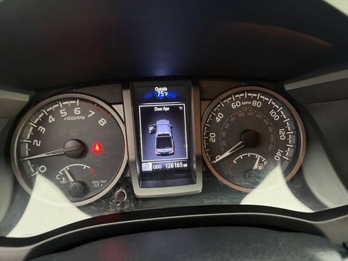 Used 2017 Toyota Tacoma TRD Off-Road w/ Tow Package (A/T) AWD/4WD image 19
