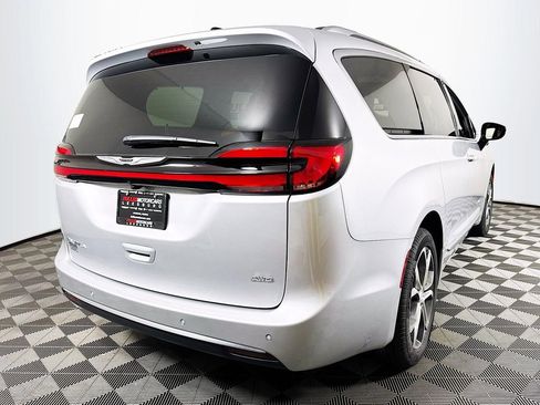 New 2026 Chrysler Pacifica Pinnacle image 7