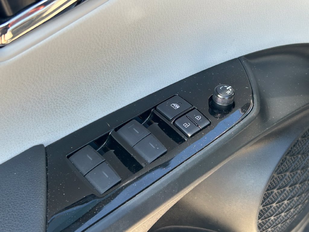Used 2020 Toyota Prius XLE FWD image 22