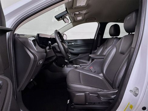 Used 2024 Buick Encore GX Sport Touring image 17