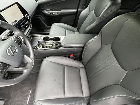 Used 2025 Lexus NX 250 FWD w/ Towing Package (2000 Lbs) image 15