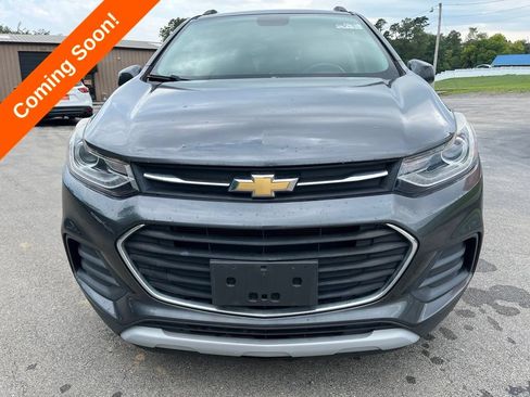 Used 2017 Chevrolet Trax LT w/ LT Convenience Package FWD image 3