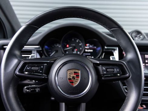 Certified 2025 Porsche Macan AWD/4WD image 14