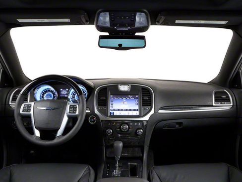 Used 2013 Chrysler 300 C RWD image 5