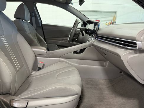 Used 2024 Hyundai Elantra SEL image 22