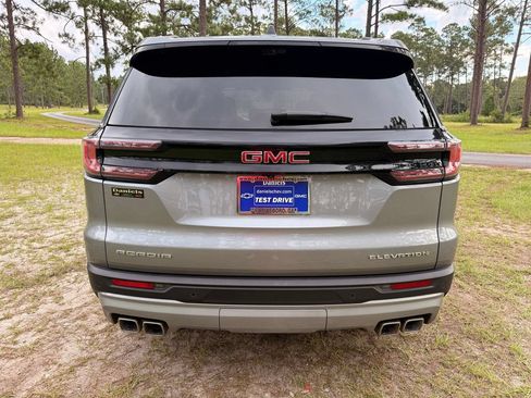 Used 2026 GMC Acadia Elevation w/ Elevation Premium Package FWD image 4