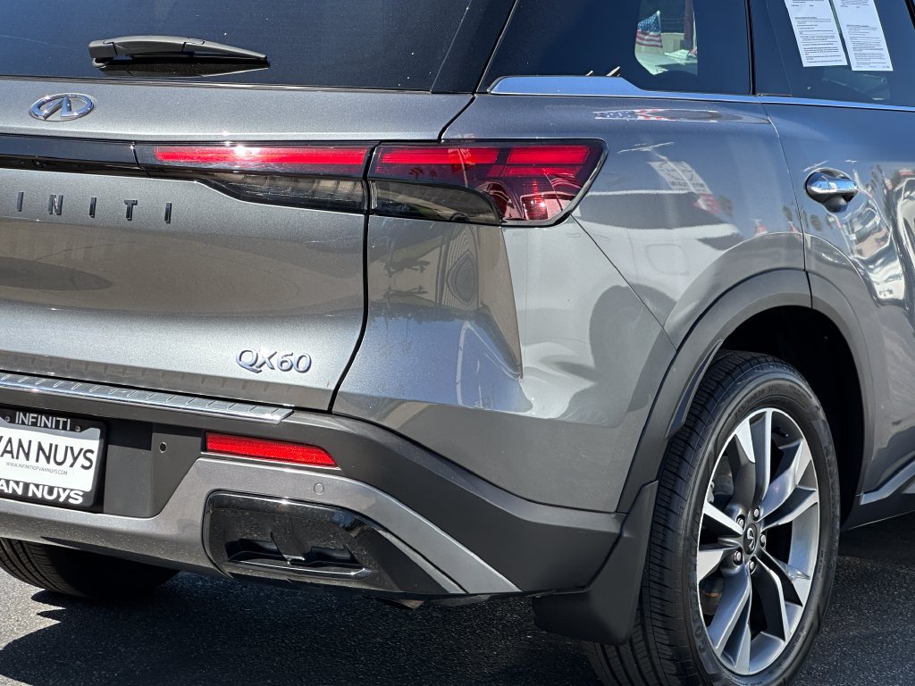 Certified 2023 INFINITI QX60 Luxe w/ Performance Audio Package AWD/4WD image 8