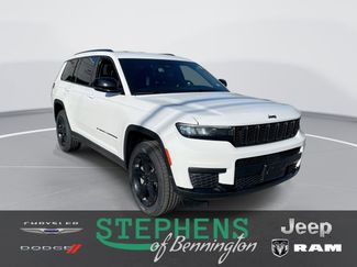 Used 2021 Jeep Grand Cherokee L Laredo image 1