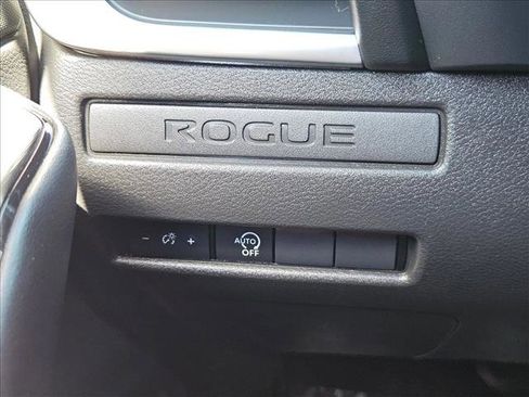 Used 2024 Nissan Rogue S FWD image 15