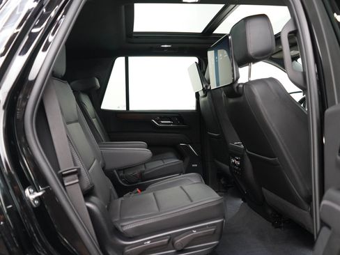 Used 2025 GMC Yukon Denali w/ Denali Reserve Package AWD/4WD image 13