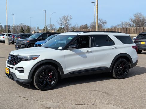 Used 2024 Ford Explorer ST w/ Equipment Group 401A image 3