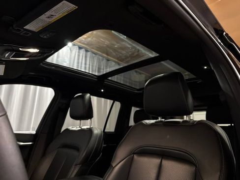 Used 2025 Jeep Grand Cherokee Limited w/ Luxury Tech Group II AWD/4WD image 9
