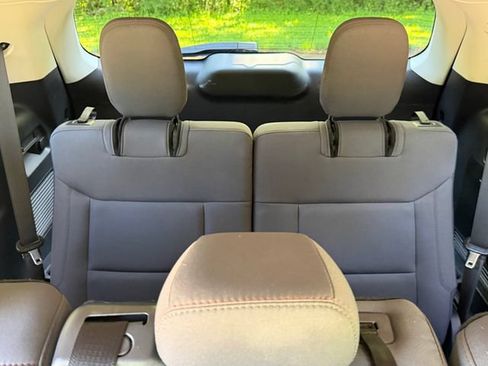 Used 2025 Ford Explorer Active AWD/4WD image 18