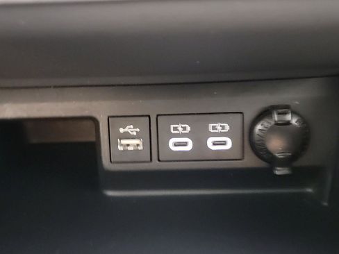 Used 2023 Toyota Highlander XLE AWD/4WD image 35