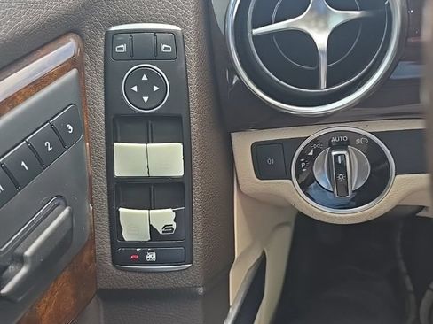 Used 2015 Mercedes-Benz GLK 350 2WD image 19
