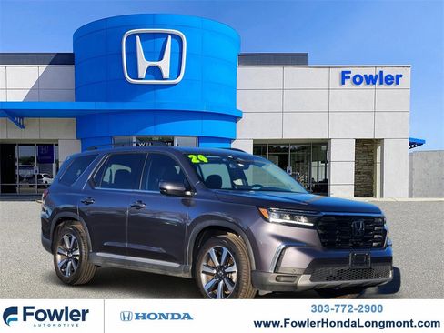 Used 2024 Honda Pilot Touring image 1
