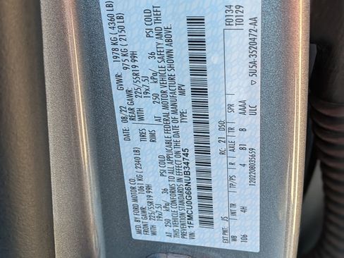 Used 2022 Ford Escape SE w/ SE Sport Appearance Package image 35