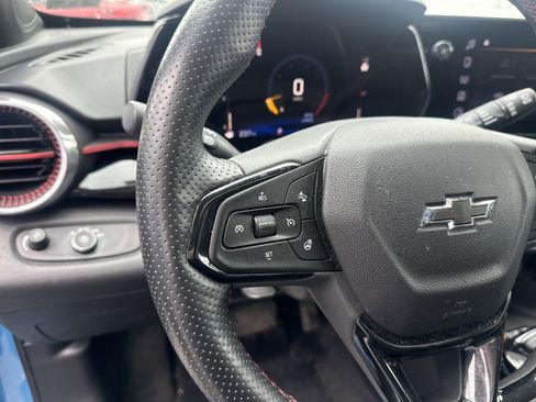 Used 2025 Chevrolet Trax RS w/ Sunroof Package FWD image 19
