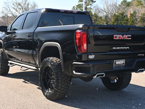 Used 2024 GMC Sierra 1500 AT4 w/ Technology Package image 8