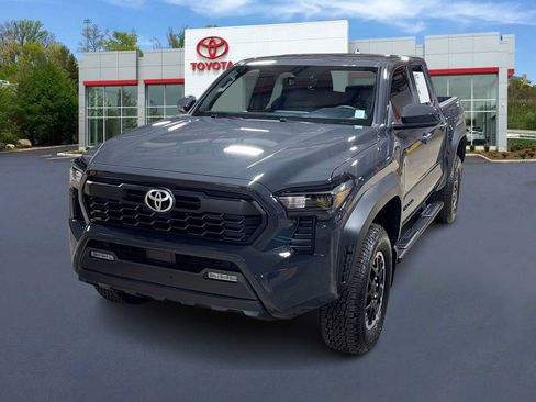 Used 2025 Toyota Tacoma TRD Off-Road AWD/4WD image 1