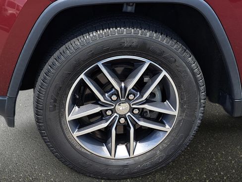 Used 2018 Jeep Grand Cherokee Limited w/ Trailer Tow Group IV AWD/4WD image 32
