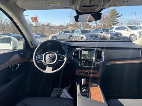 Used 2025 Volvo XC90 B5 Plus w/ Protection Package Premier AWD/4WD image 22