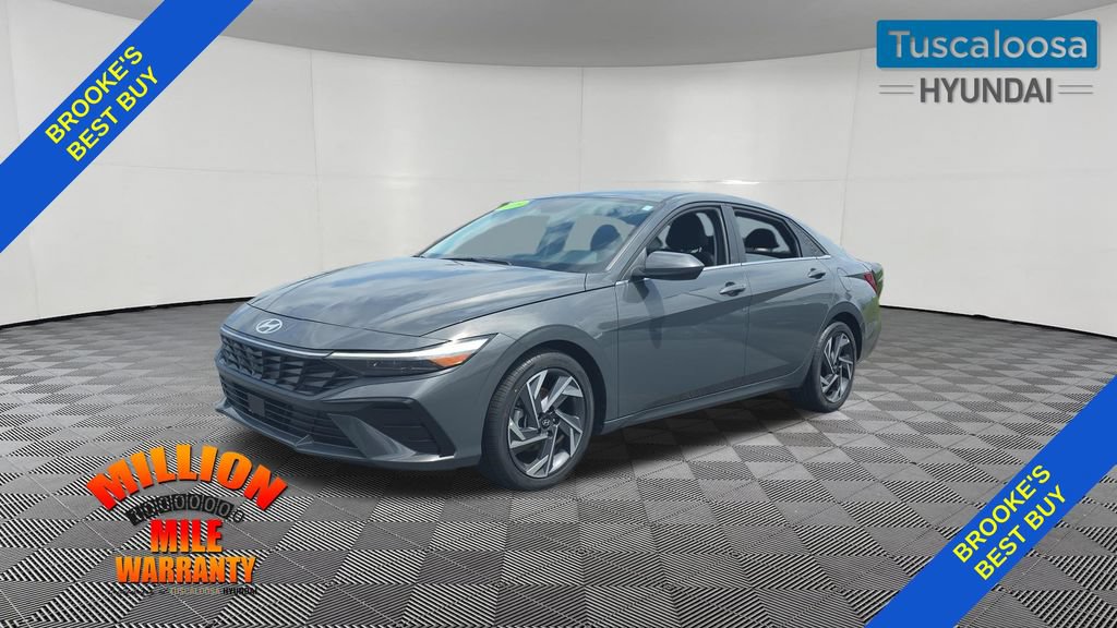Used 2025 Hyundai Elantra SEL FWD image 3