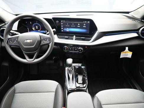 Used 2025 Chevrolet Trax LT FWD image 26
